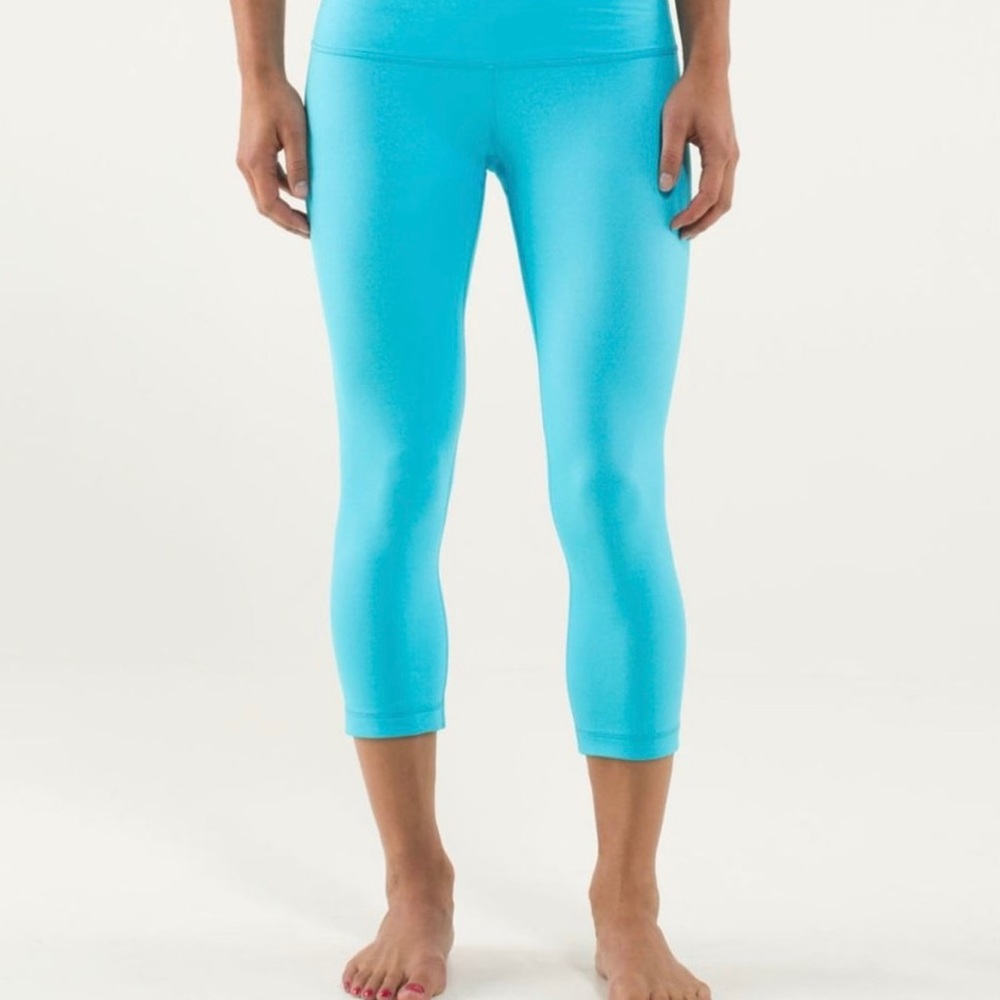 Lululemon wunder under crop spry blue leggings best fit 2 - 4 denim stripe